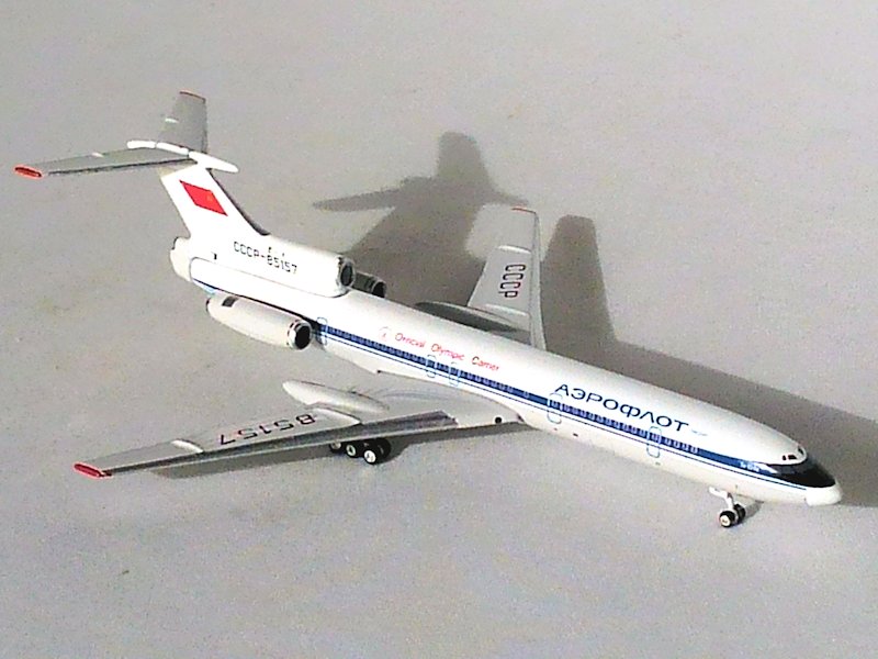 美徳を尊重する] ディスプレイスケールの航空機 1/400 ツポレフ TU